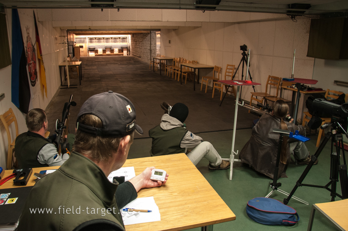 Võistlejad valmis - 10 minutit on aega 15 marklehel oleva 15 silueti tabamiseks